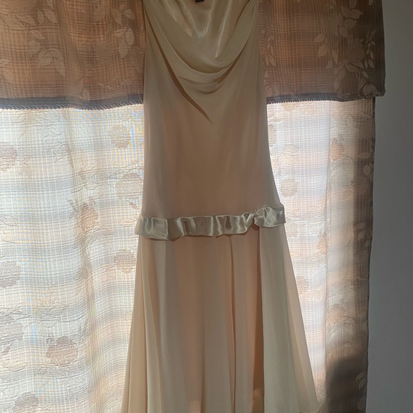 The dresses are like new, only worn once. some are size 6,8,10 and 12 - Picture 13 of 16